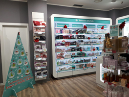 interni della nuova Lloyds Farmacia Comunale di via Pacinotti