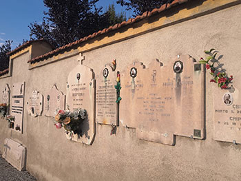 immagine lapidi