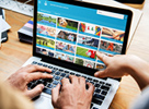 Lissone - mani che digitano su un pc 