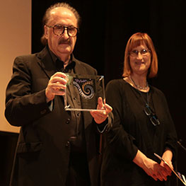 Immagine della premiazione del maerstro Pino Donaggio