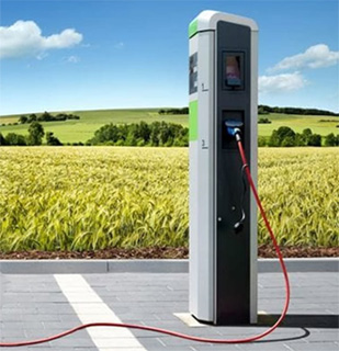 Lissone - Colonnina per la ricarica dei veicoli elettrici in via Maggiolini. Nel 2020 al via il servizio di car-sharing in città 