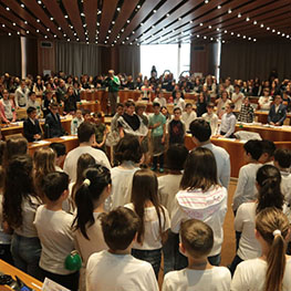 i ragazzi in aula consiliare