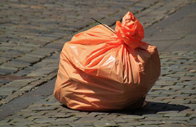 Scarico abusivo di rifiuti, un costo per la collettività