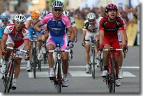 L'arrivo in volata di Francesco Gavazzi 