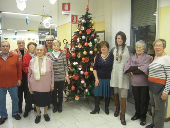L' albero e le donne del laboratorio creativo con Elisabetta