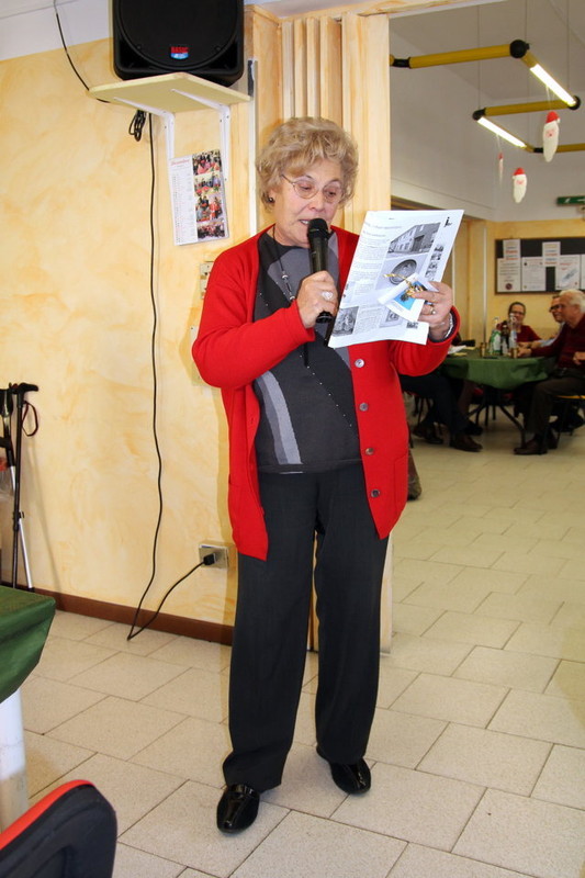 Annamaria legge una sua poesia