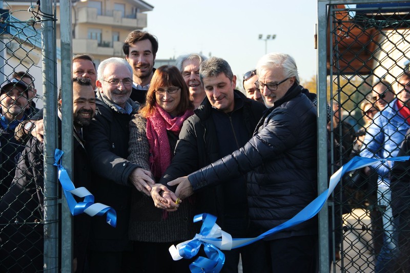 Momento del taglio del nastro