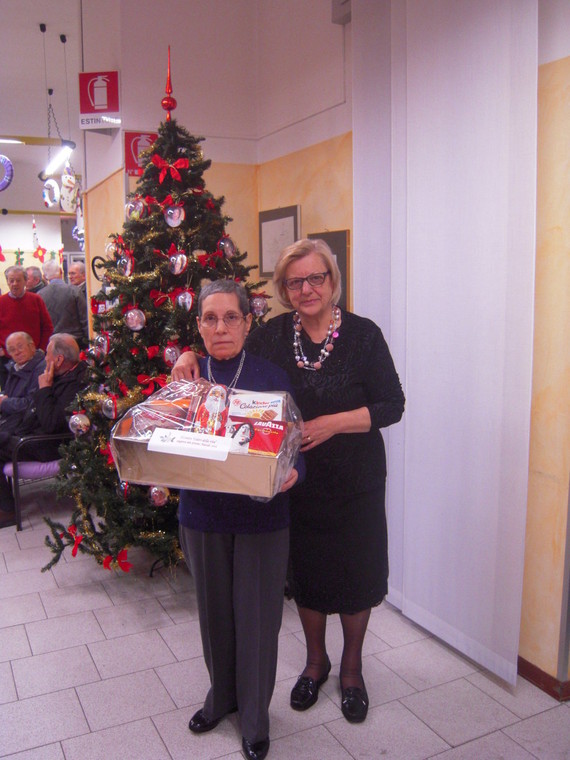 FRANCESCA E ORNELLA PER LA PRIMA VOLTA GIOCANO A TOMBOLA E...VINCONO! 