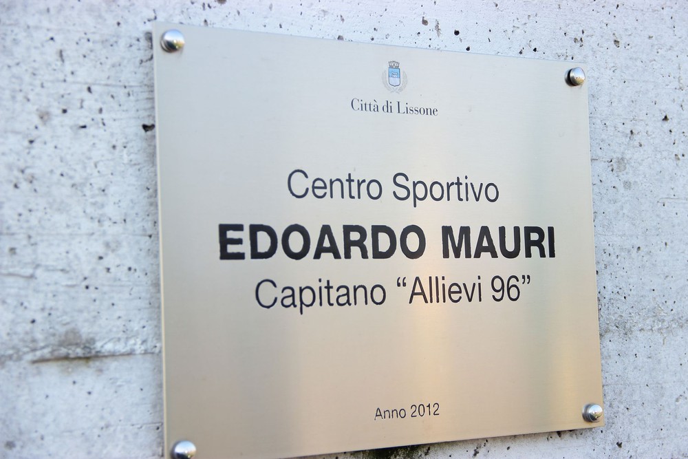 Targa ingresso al campo
