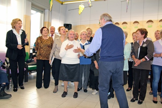 Vittoria canta con il coro