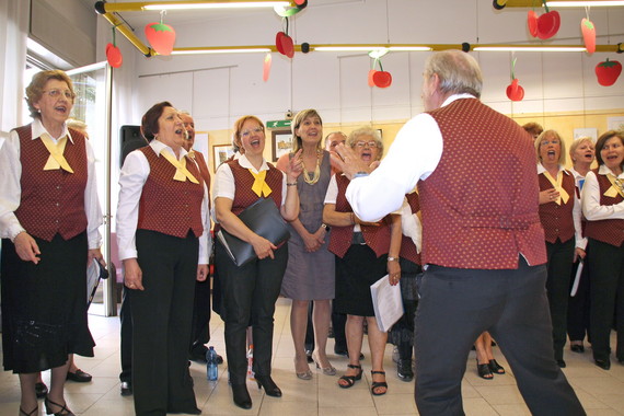 L'Assessore canta con il coro