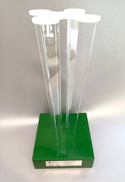 1 Classificato - ideazione: Marco Salghetti ; realizzazione: Vetrarredo Lissone