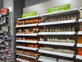 interni della nuova Lloyds Farmacia Comunale di via Pacinotti