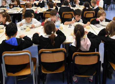 Lissone - bambini in una mensa scolastica