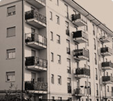 immagine bianco e nero prospettiva di condominio 